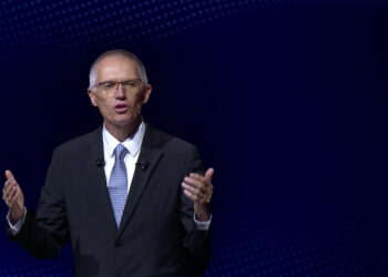 Stellantis y CATL acuerdan el suministro de baterías en Europa con la gigafactoría de Figueruelas de fondo