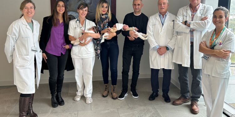 El Hospital Álvaro Cunqueiro completa con éxito el segundo parto de trillizos del año