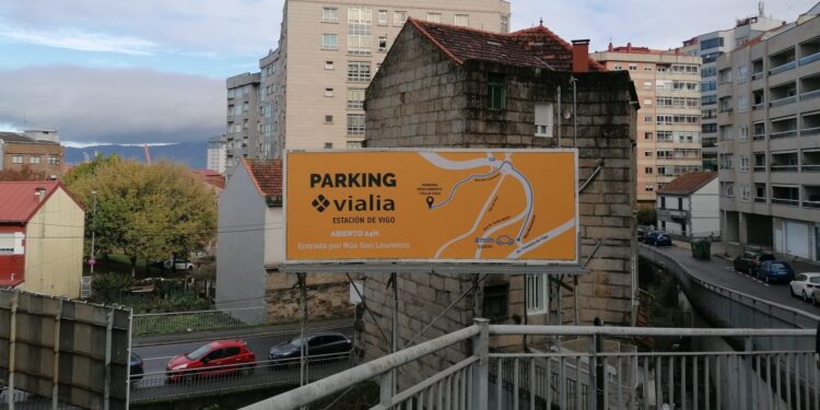 Vialia Vigo se ofrece como alternativa para aparcar ante el largo cierre de Escultor Gregorio Fernández