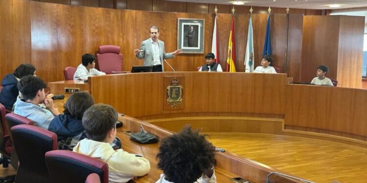 Vigo pide refuerzos para tramitar las becas de 205 euros por estudiante, que posponen su plazo de solicitudes