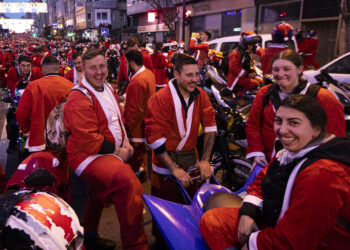 La Papanoelada Motera de Vigo comenzará por la mañana: 100 pilotos en la «búsqueda del tesoro» con regalos