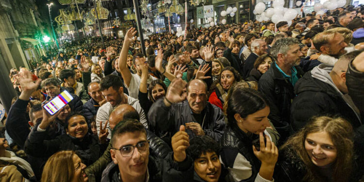 El gobierno local niega «colas kilométricas» por la Navidad y dice resolver «satisfactoriamente» la afluencia de gente