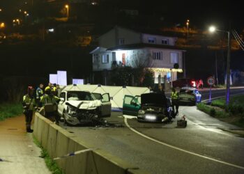 Dos menores, de 16 y 17 años, mueren en un accidente en la carretera que une Marín y Moaña