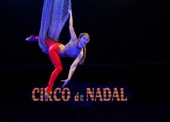 El Circo de Nadal levanta el telón: así es «El Circo Más Extremo 3.0» en la Navidad de Vigo