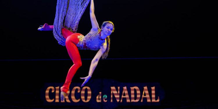El Circo de Nadal levanta el telón: así es «El Circo Más Extremo 3.0» en la Navidad de Vigo