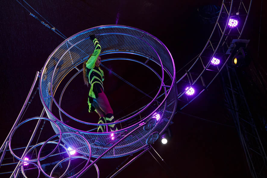 El Circo de Nadal levanta el telón: así es "El Circo Más Extremo 3.0" en la Navidad de Vigo