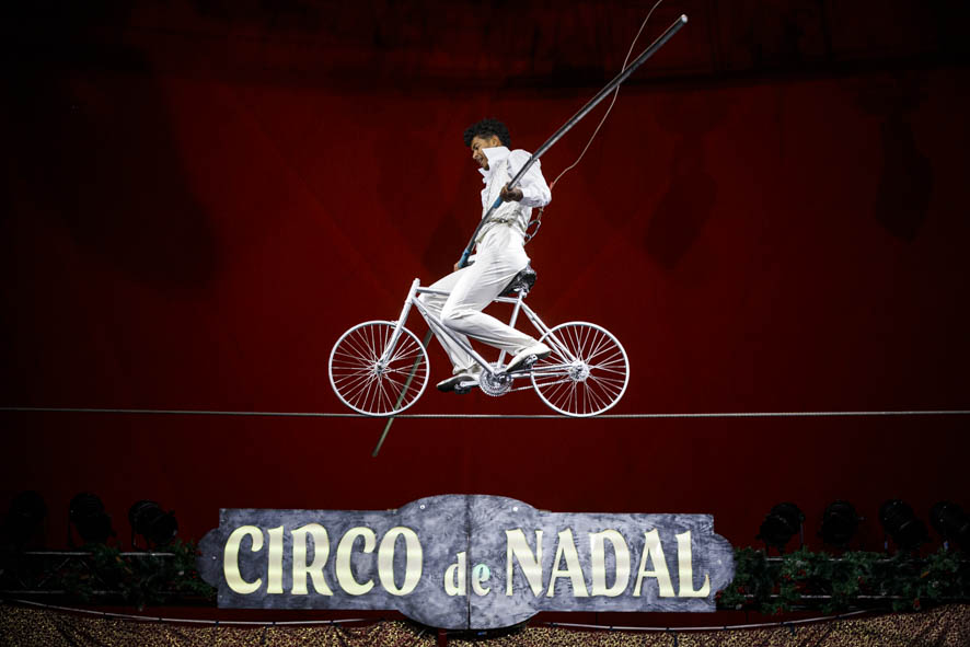 El Circo de Nadal levanta el telón: así es "El Circo Más Extremo 3.0" en la Navidad de Vigo