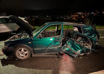 Dos menores, de 16 y 17 años, mueren en un accidente en la carretera que une Marín y Moaña