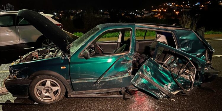 Dos menores, de 16 y 17 años, mueren en un accidente en la carretera que une Marín y Moaña