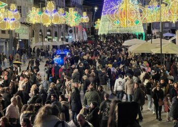 Vigo cierra el puente de la Constitución con otro lleno