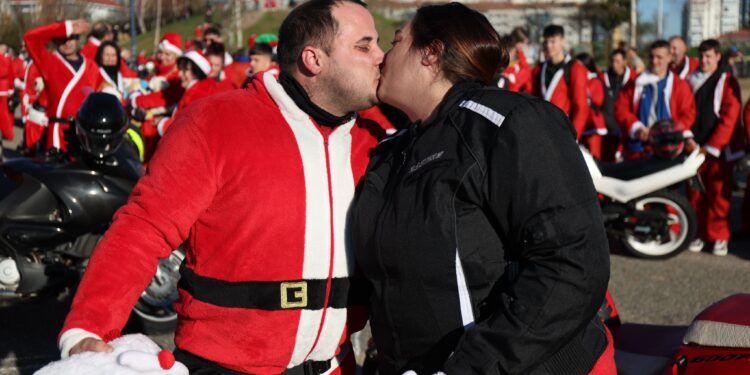 La historia de amor más bonita de la Papanoelada Motera de Vigo: Quique y Lorena