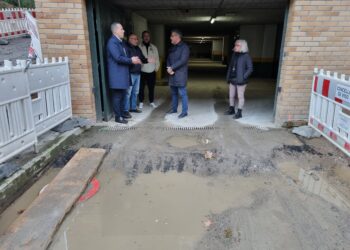 Quejas vecinales por los daños causados por las obras de la rampa mecánica de la calle Aragón