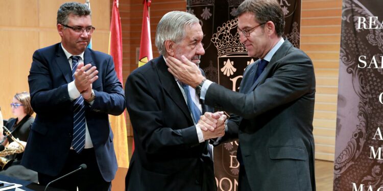 Fallece el empresario y diplomático Adriano Marques de Magallanes, vigués distinguido en 1994