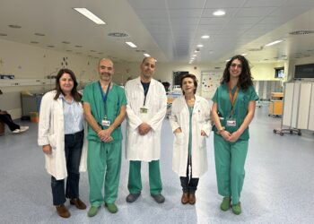 Operación pioneira no Cunqueiro tras extirpar un tumor a un bebé cun modelo virtual 3D