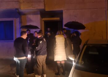 Un incendio obliga a desalojar un edificio en Chapela