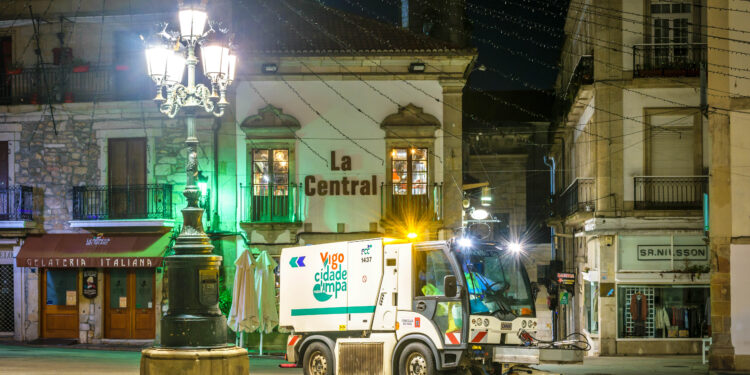 Vigo pone en marcha un operativo especial de limpieza: objetivo 110 toneladas en Navidad