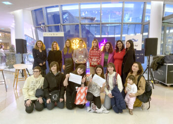 El talento y la creatividad de ‘Ciencia Brilante’ del IIS Galicia Sur lucen en el Centro Comercial Gran Vía 