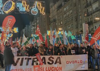 El conflicto de Vitrasa recorre las calles de Vigo: «Menos luces, más autobuses»