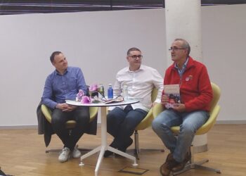 Fran Fernández Davila presenta en la biblioteca de Nigrán sus dos novelas más recientes