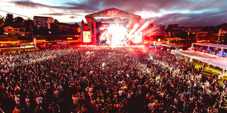 El Reggaeton Beach Festival cerrará su gira nacional en Nigrán: fechas y precios de los abonos