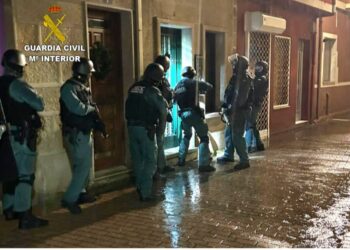 Detenido un vecino de Cangas acusado de vender droga en las inmediaciones de un parque infantil