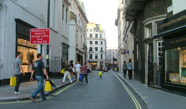 Vigo Street, la calle donde nació el libro de bolsillo