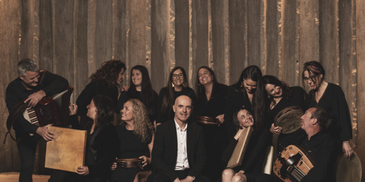 Xabier Díaz & Adufeiras de Salitre chegan a Vigo coa presentación de ‘Axúdame a sentir’