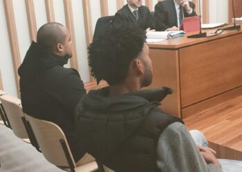 Aceptan seis y dos años de prisión el autor y el inductor de un ataque con navaja a unos jóvenes en Vigo