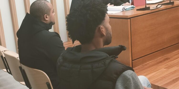 Aceptan seis y dos años de prisión el autor y el inductor de un ataque con navaja a unos jóvenes en Vigo