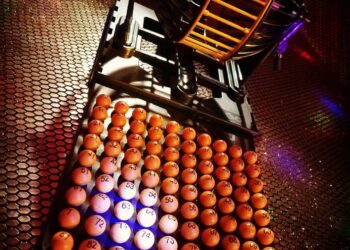 El Casco Vello de Vigo celebra un bingo solidario con ‘precampanadas’ de fin de año