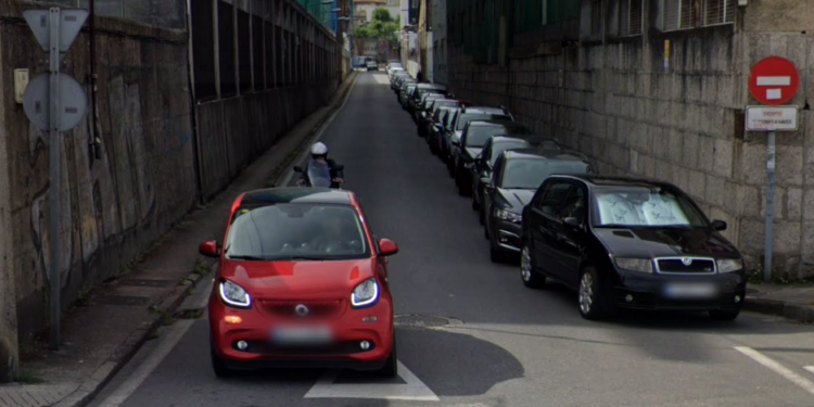 Un recurrente atajo entre Tomás Alonso y Beiramar cierra al tráfico durante una semana