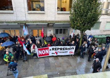 Personal de Vitrasa se concentra ante el SMAC de Vigo en solidaridad con los sancionados por la empresa