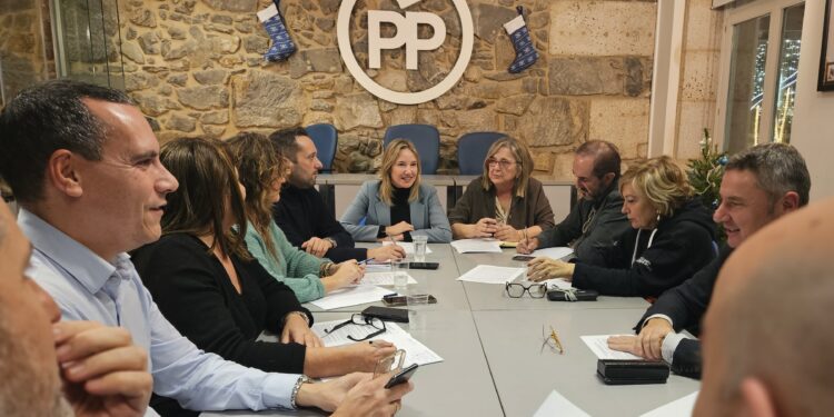 El PP de Vigo reúne al comité de campaña con la vista puesta en elecciones autonómicas de febrero