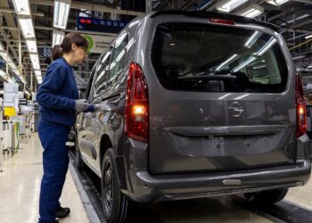 El Gobierno de España pone en marcha la alta tensión para Stellantis Vigo de cara a 2026