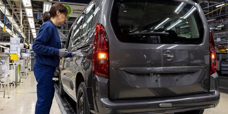 El Gobierno de España pone en marcha la alta tensión para Stellantis Vigo de cara a 2026