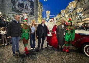 Papá Noel sale de su casa del centro de Vigo para recorrer la ciudad en coche: barrios y horarios