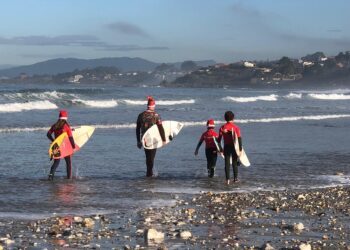 La Papanoelada Surfera volverá a llenar Patos de deporte, diversión y solidaridad