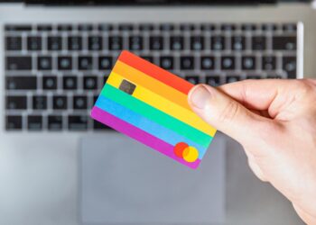 ¿Eres demasiado joven para tu primera tarjeta de crédito?