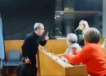 El PP de Cangas niega la agresión de su concejal a una edil del PSOE, que pide su “dimisión inmediata”