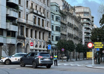 Corte de tráfico en el centro de Vigo durante la ‘mañanavieja’ para la disputa de la San Silvestre