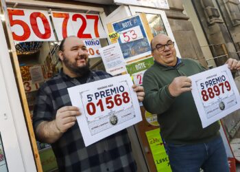 O Porriño reparte 318.000 euros con un quinto premio y Vigo hace triplete en la Porta do Sol