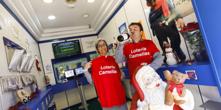 Los dos puntos de venta con más fortuna en Vigo reparten ‘El Gordo’: sendos décimos en Camelias y Porta do Sol