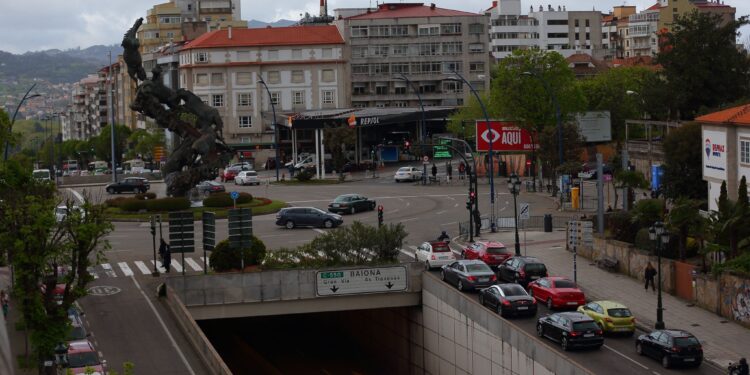 Detenido en Vigo un hombre tras agredir a un policía y molestar a la clientela de una gasolinera
