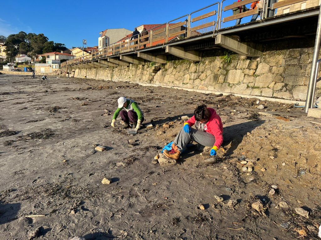 pellets de plástico en A Madorra, en Nigrán