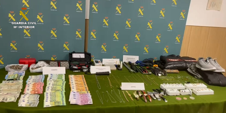 Desarticulado un grupo criminal que robó en 150 viviendas del norte de España, tres de ellas en Baiona y Gondomar