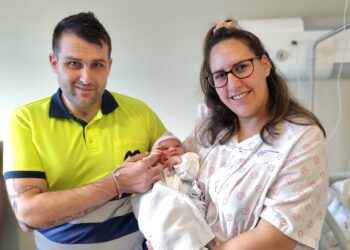 Kyliam y Cloe, primeros bebés del año en Galicia, nacieron en Vigo