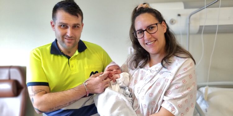 Kyliam y Cloe, primeros bebés del año en Galicia, nacieron en Vigo