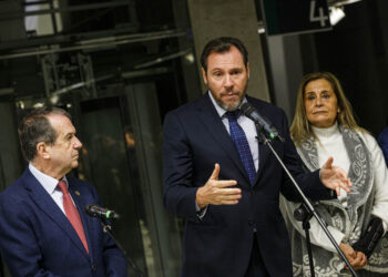 La junta aprecia «electoralismo» en el viaje en AVE a Vigo de Óscar Puente junto a los Reyes Magos