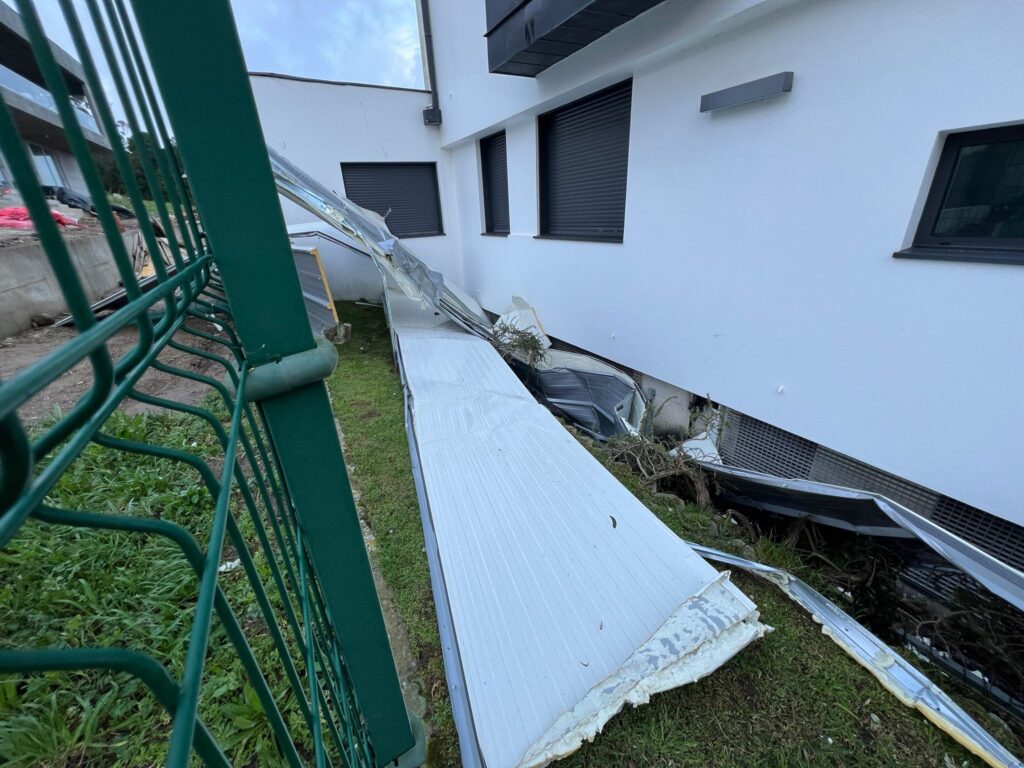 La borrasca "Irene" hace volar 100 metros un tejado en Monteferro 