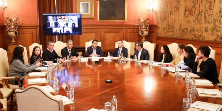 La Diputación de Pontevedra lanza una plataforma entre negocios para dinamizar el comercio minorista de 20 municipios